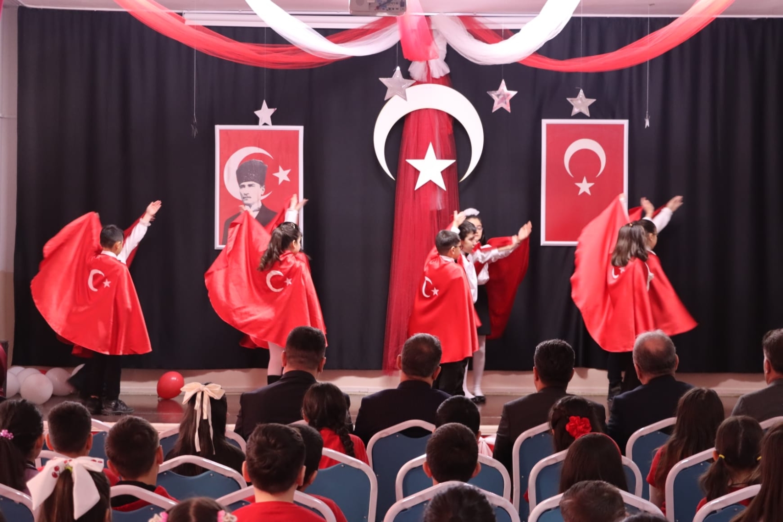 Mimar Sinan İlkokulu’nda bayrak sevgisi coşkusu