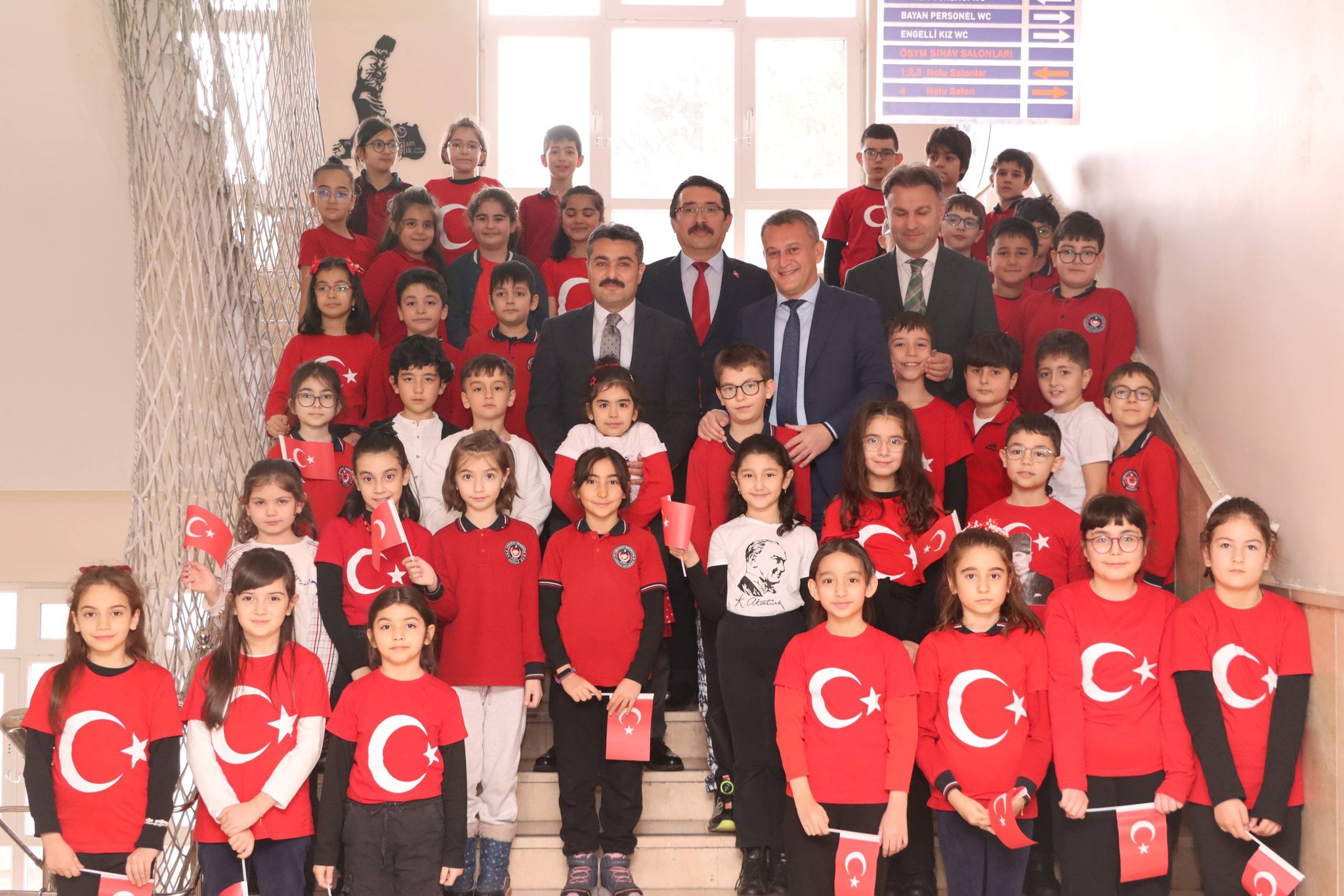 Cumhuriyet Okullarında “Bayrak Sevgisi” etkinliği