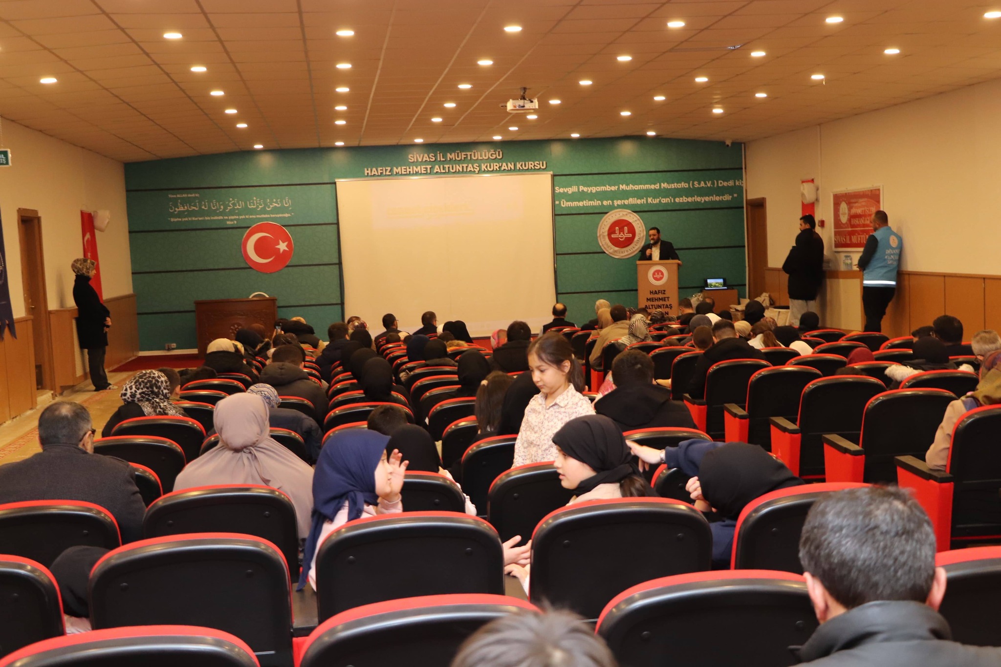 “Cennet Çiçekleri” programında minik yüreklere büyük ödül