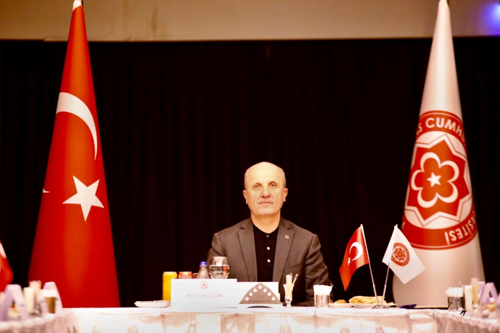 YÖK Başkanı Özvar Sivas’ta rektörlerle toplandı