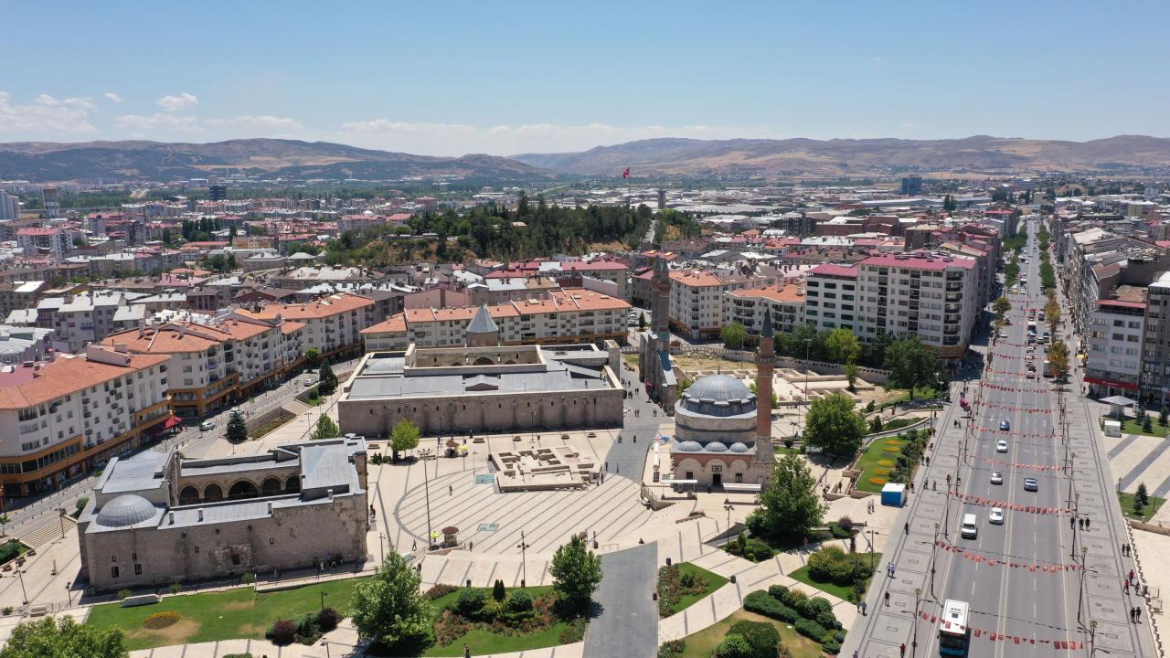 1 yılda 5 bin 606 kişi daha Sivas'tan göç etti!