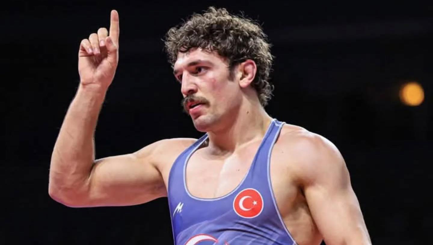 Sivaslı pehlivan zirvede