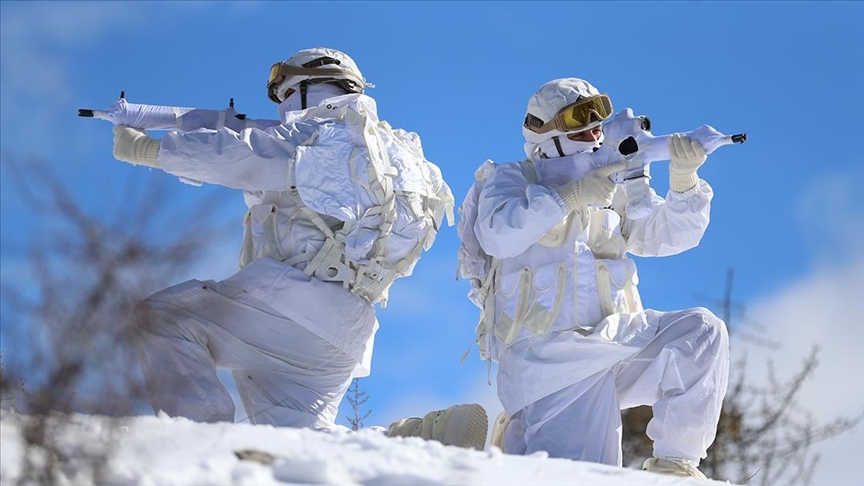 Komandolardan zorlu kış tatbikatı