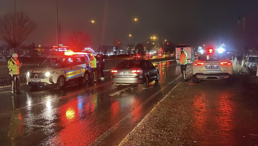 Sivas’ta yaya otomobilin çarpmasıyla ağır yaralandı