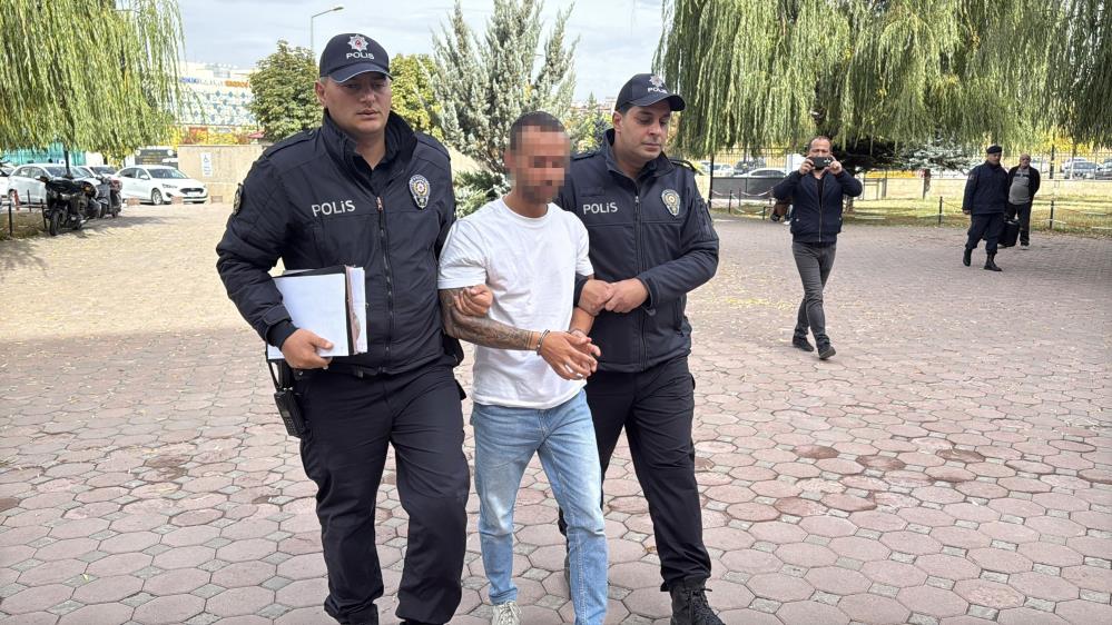 Sivas'ta şehit babasına hakaret eden kişi vuruldu