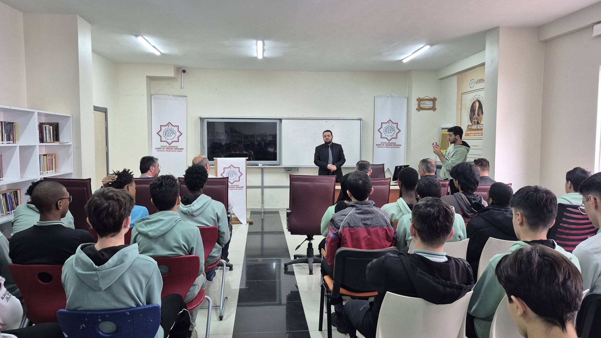 Limon, öğrencilere seslendi: Ahlakınızla örnek olun