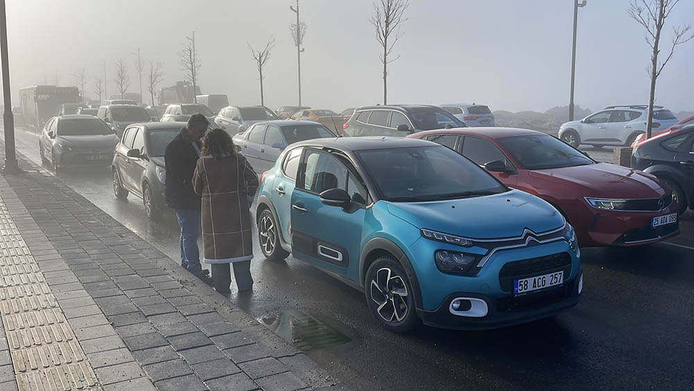 Sivas'ta zincirleme kaza! 10 araç birbirine girdi...