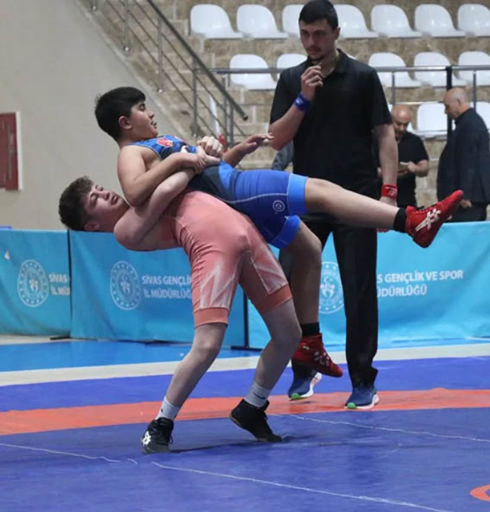 Genç pehlivanlar mindere çıktı