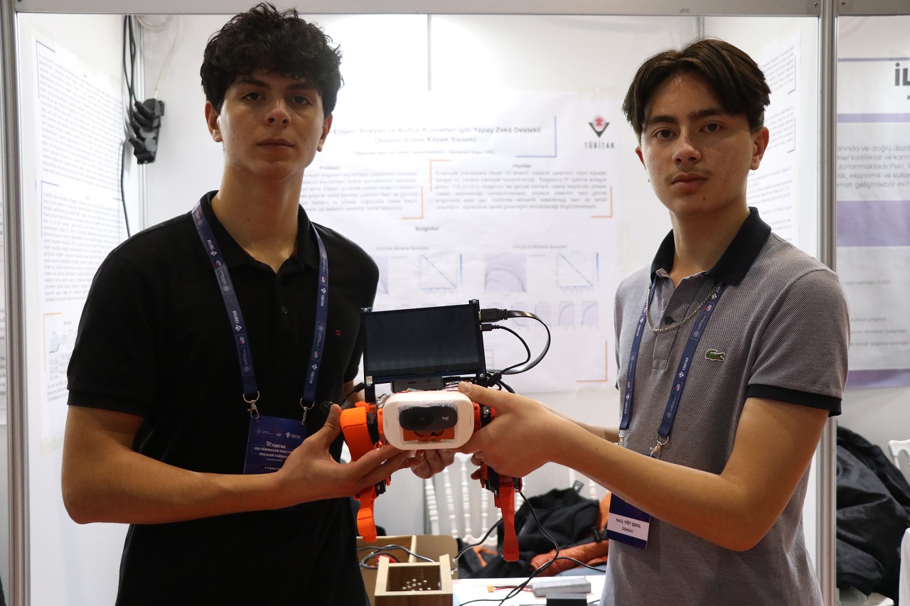 Sivaslı Öğrencilerden Görme Engellilere Köpek Robot