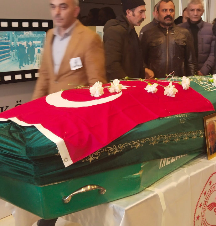 Görevi başında ölen Doktor'a hüzünlü veda