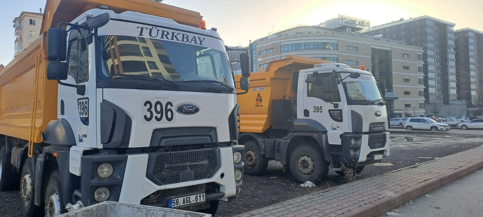 Sivas'ta mahalleyi kamyon garajına çevirdiler!