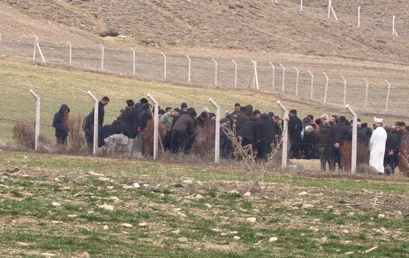 Boşanma aşamasındaki eşi tarafından öldürülen kadın toprağa verildi