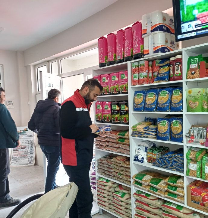 Ulaş'ta marketlerde gıda denetimi yapıldı