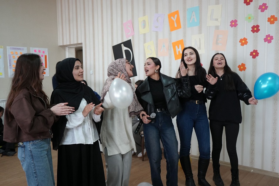 SCÜ Eğitim Fakültesi’nde “sosyal sahne” coşkusu