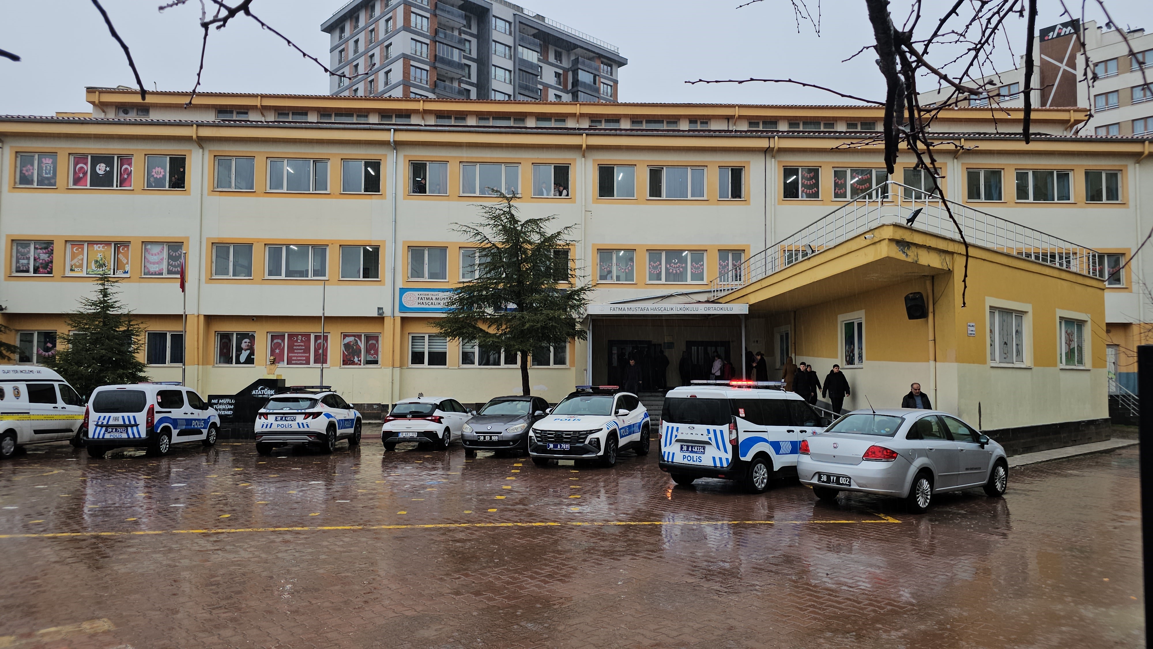 Ortaokulda bıçaklı kavga: 1 öğrenci yaralı