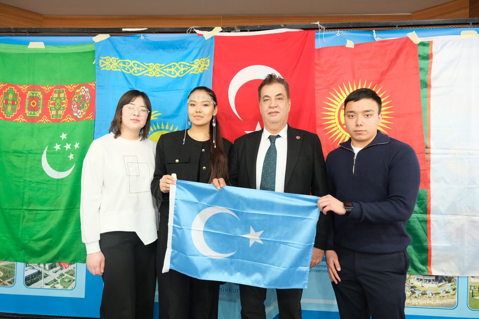 Türk dünyasının gençleri SCÜ’de buluştu