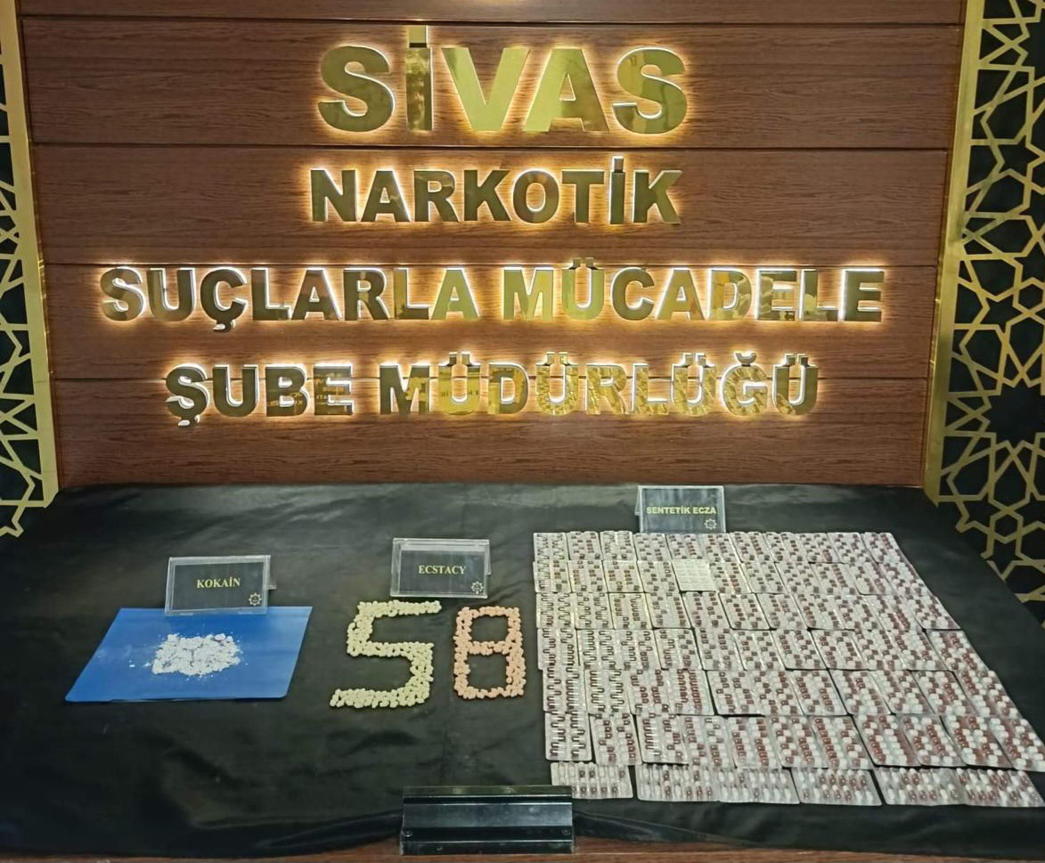 Sivas'ta uyuşturucu operasyonunda yakalanan 2 şüpheli tutuklandı