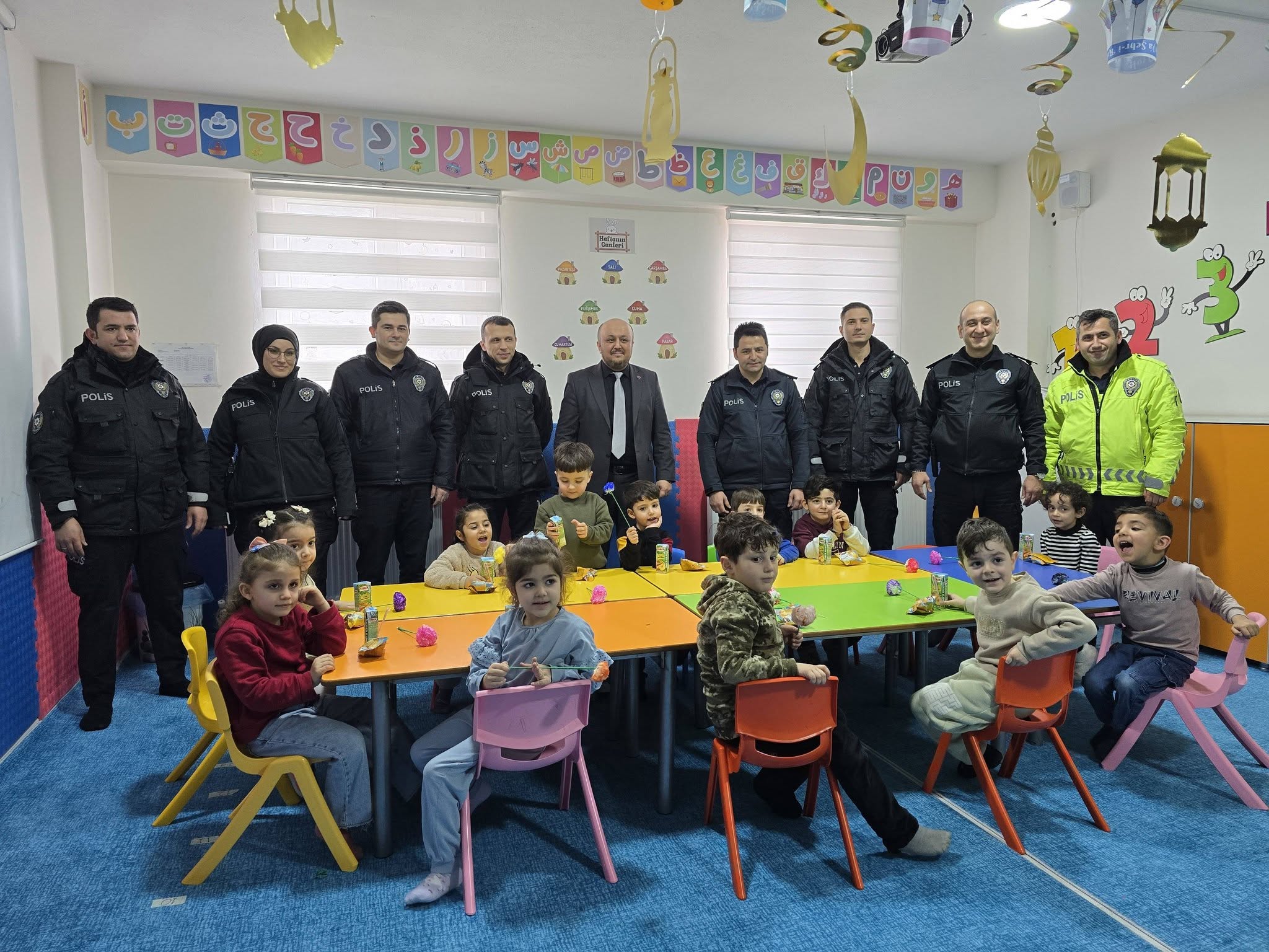 Ulaş'ta polisler Kur'an kursu öğrencileriyle bir araya geldi