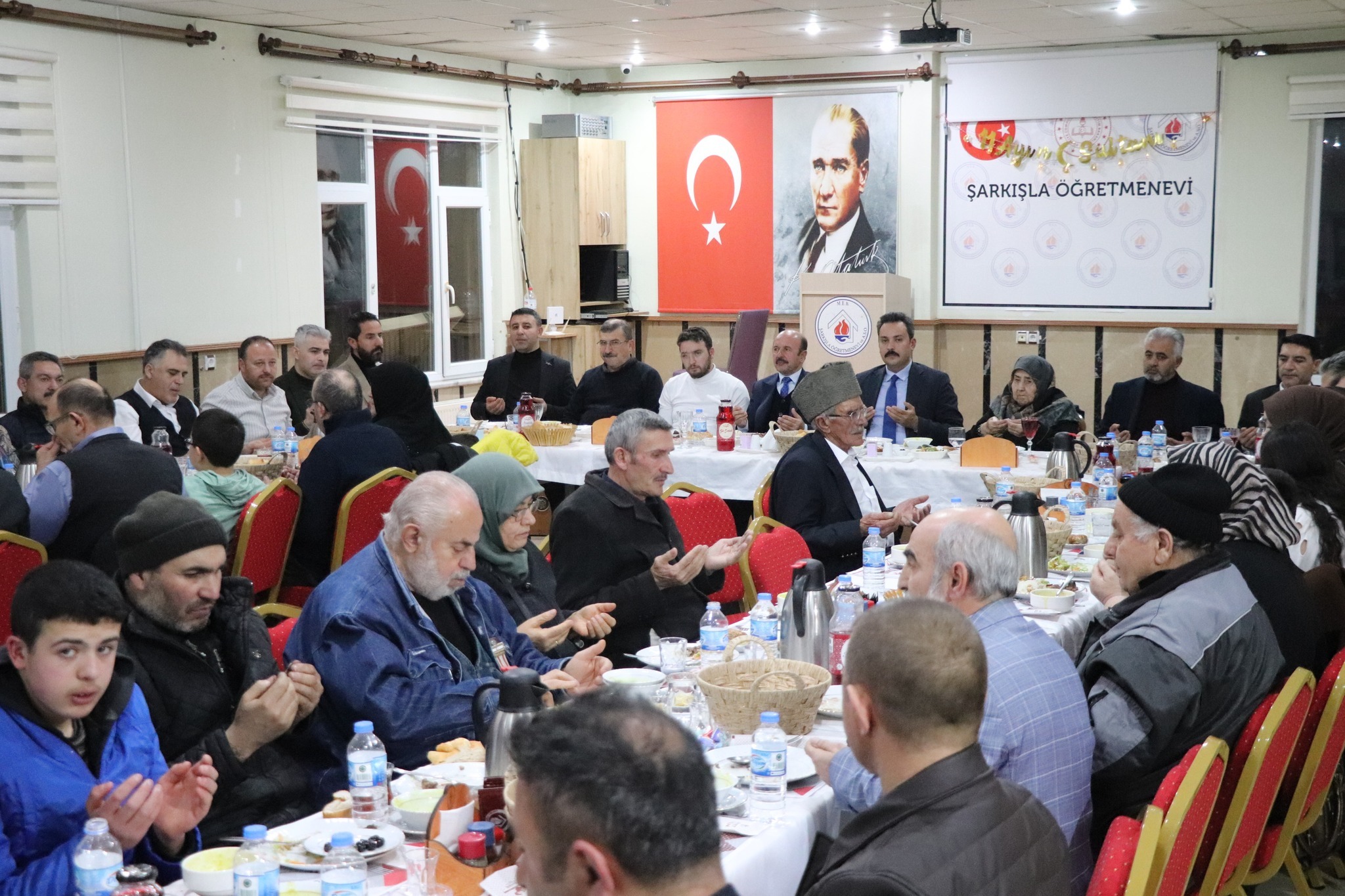 Şarkışla'da şehit aileleri ve gaziler iftar programında buluştu