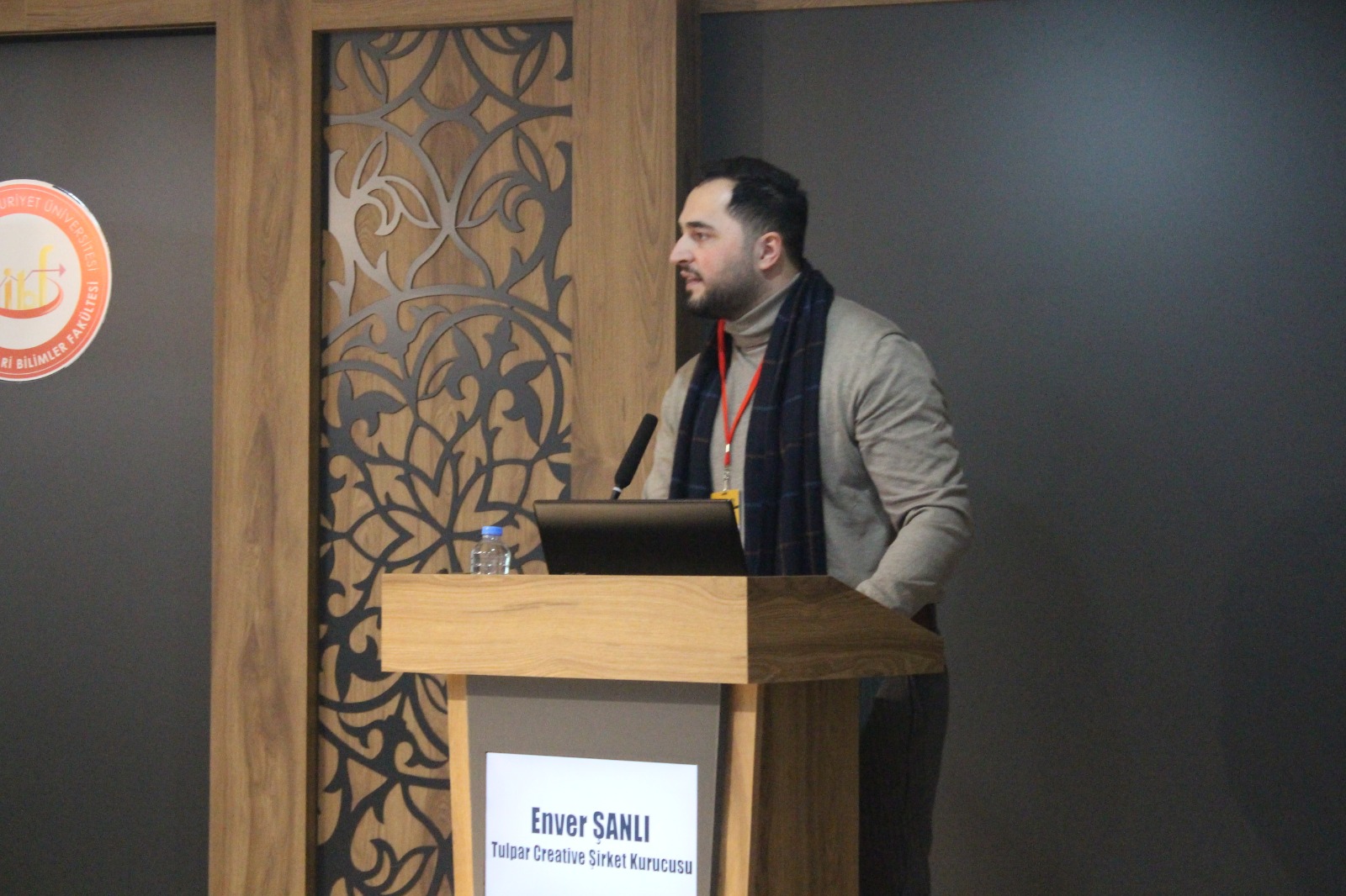 Öğrencilere kariyer  yolculuğunu anlattı