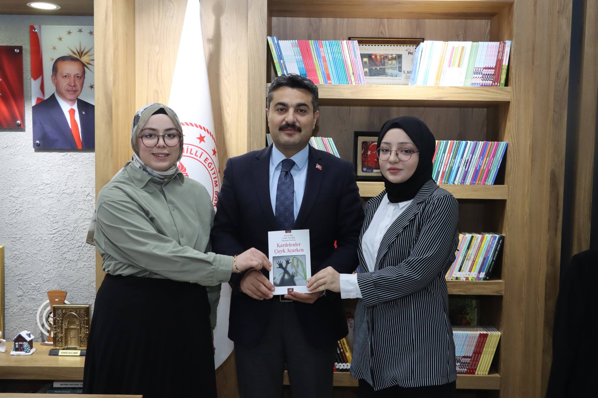 Genç yazarlardan anlamlı ziyaret