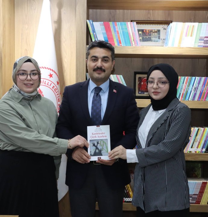 Genç yazarlardan anlamlı ziyaret