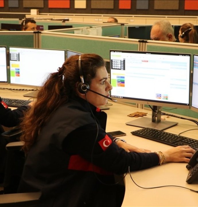 Rüya tabiri isteyen de takma dişi kaybolan da 112'yi aradı