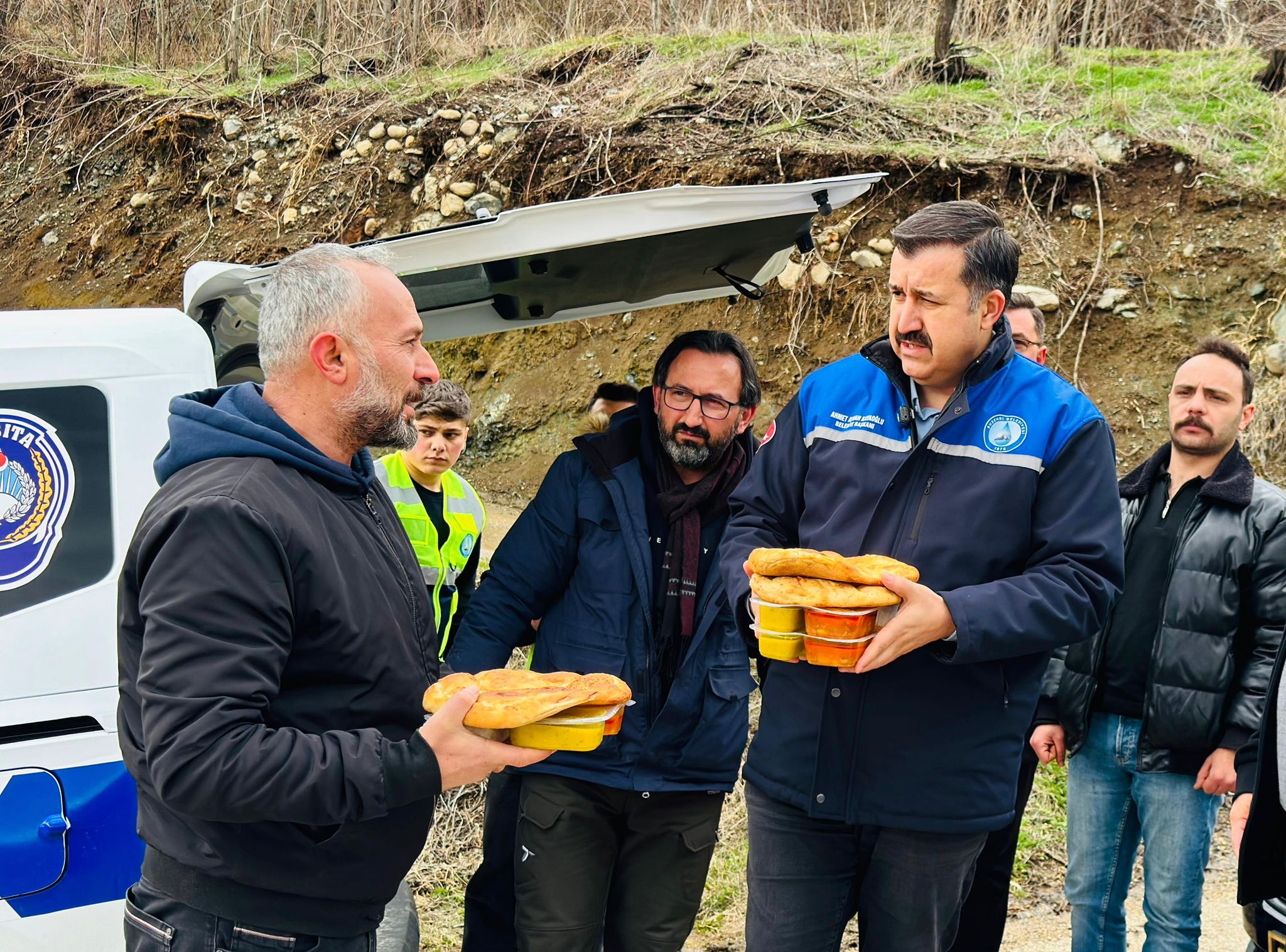 Her gün kapıları çalınıyor! Suşehri’nde 190 aileye destek