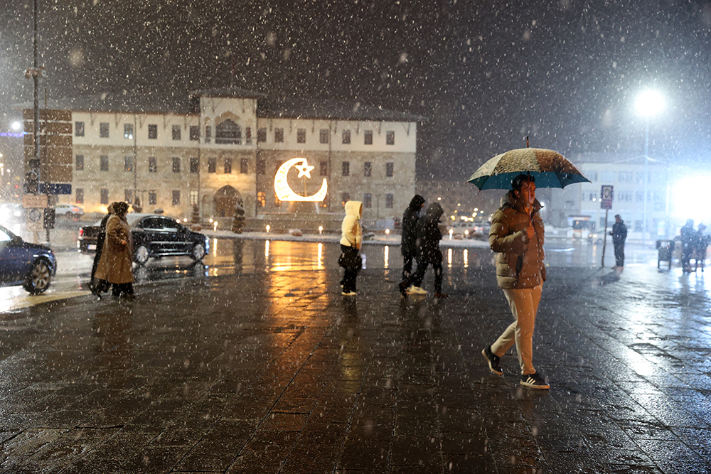 Sivas'ta kar yağışı etkili oldu