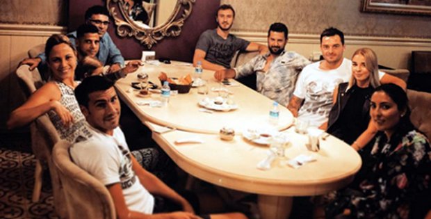 Futbolcuların Havuz Keyfi