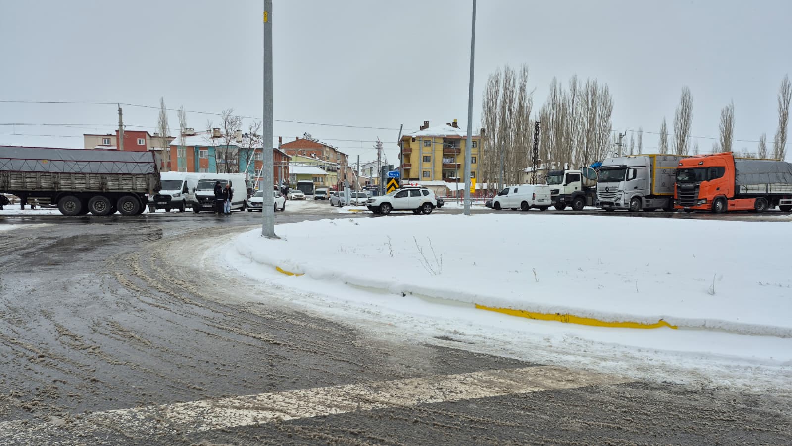 Kardan kapanan Sivas yolu ulaşıma açıldı