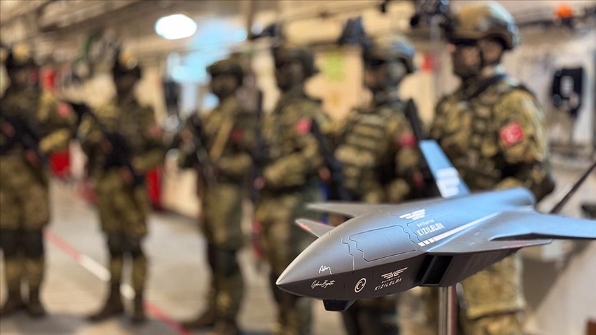 Hollanda'ya demirleyen SİHA gemisinde Türk savunma sanayi fuarı