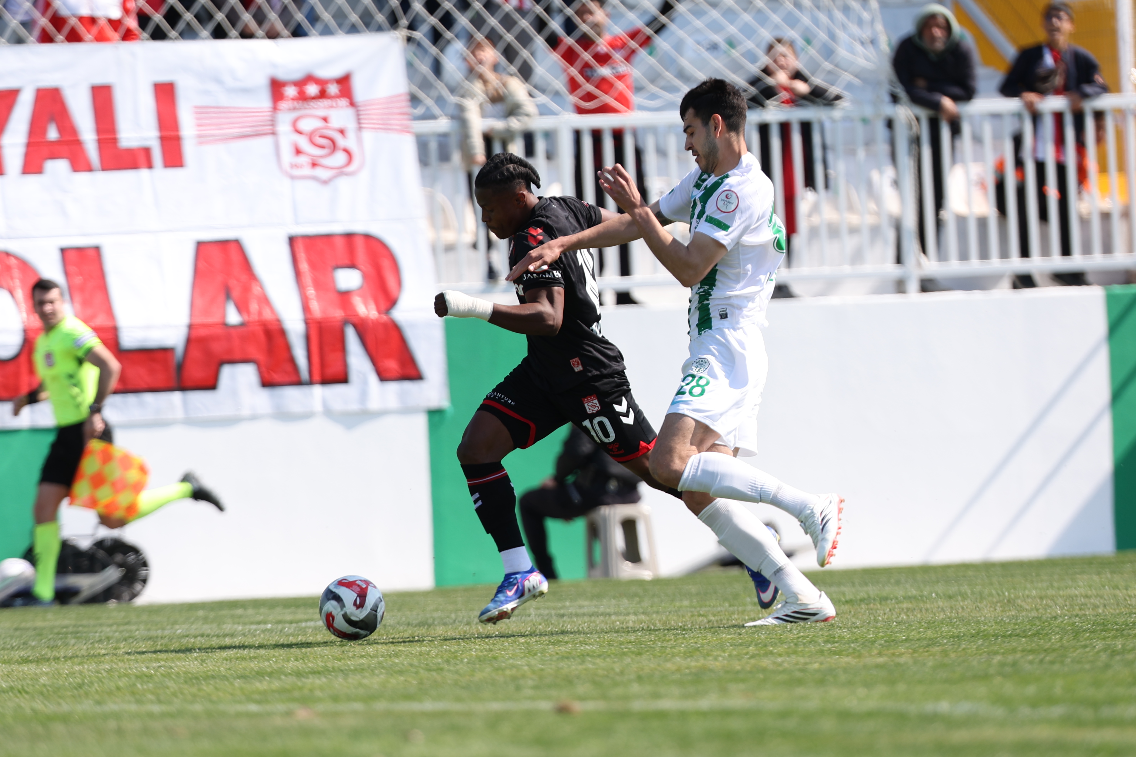 Antalya'da ilk yarıda gol sesi çıkmadı! Serik Spor 0-Sivasspor 0