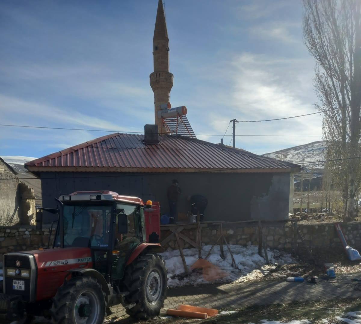 Ulaş'ta caminin bakım ve onarımını köylüler yaptı