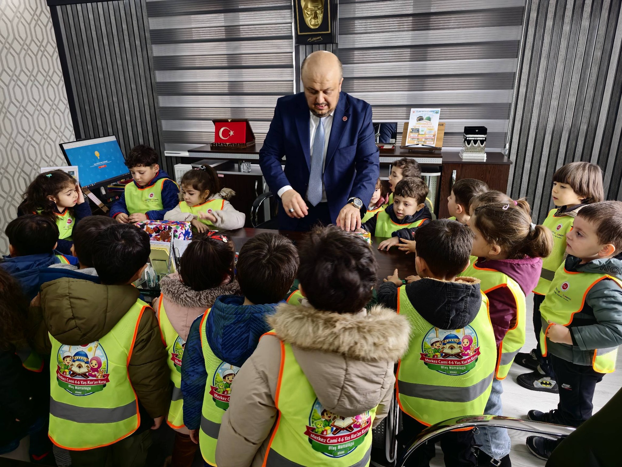 Sivas'ta öğrenciler harçlıklarını Filistin'e bağışladı