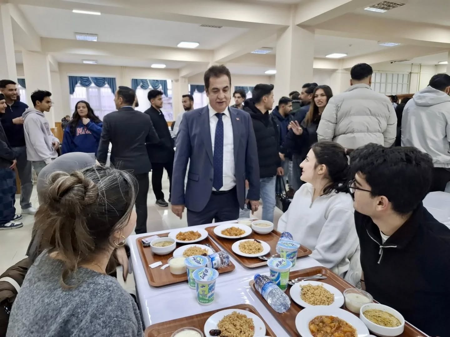 Sivas Eczacı Odası öğrenciler için iftar sofrası kurdu