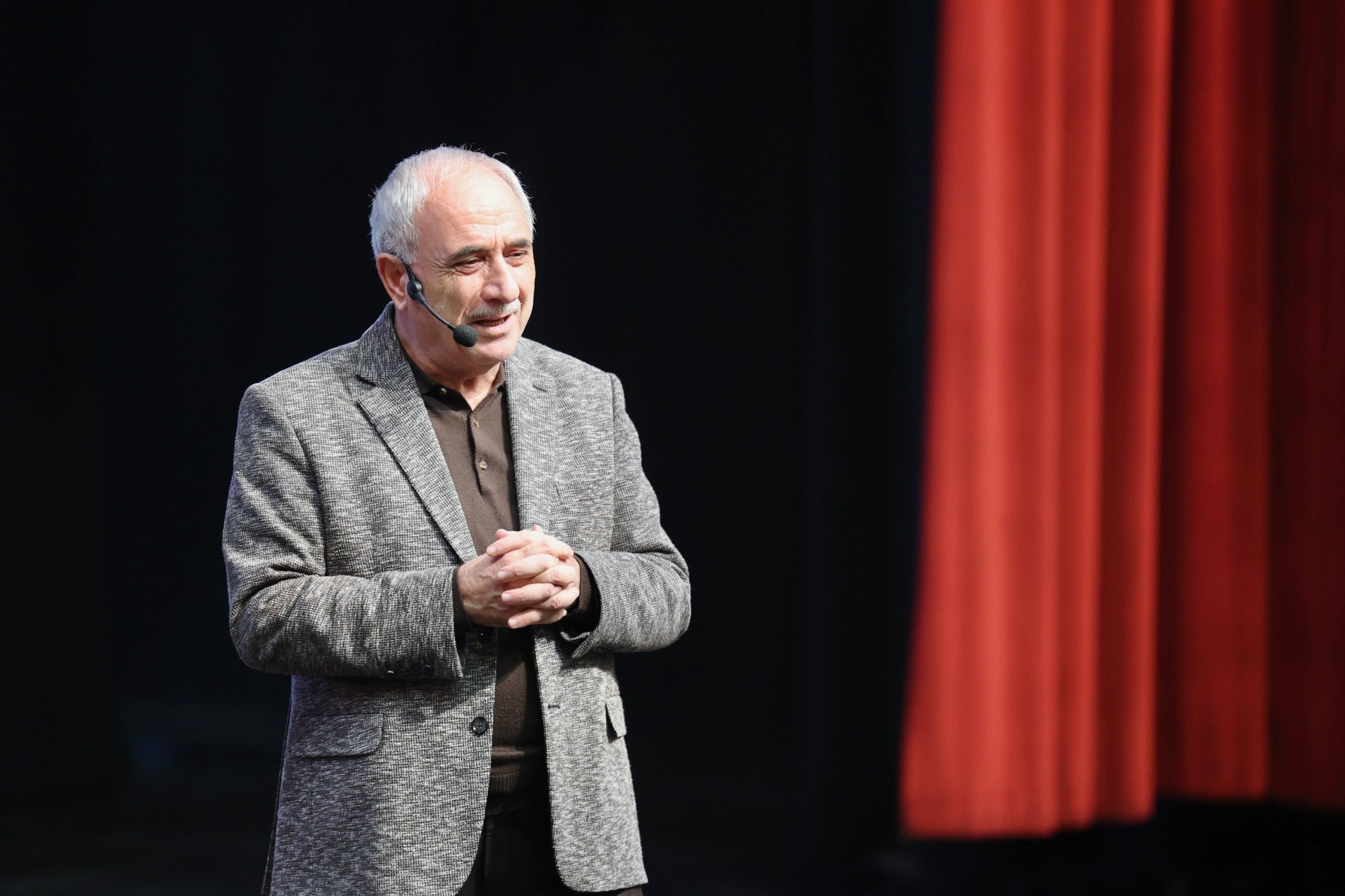 Nurullah Genç Sivas'ta gönüllere dokundu