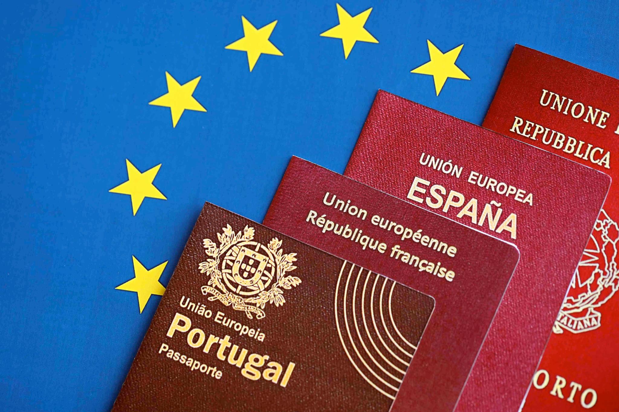 Euvatandas, iddialı "vatandaşlık programlarını" ve yorumlardaki şikâyetleri inceliyor