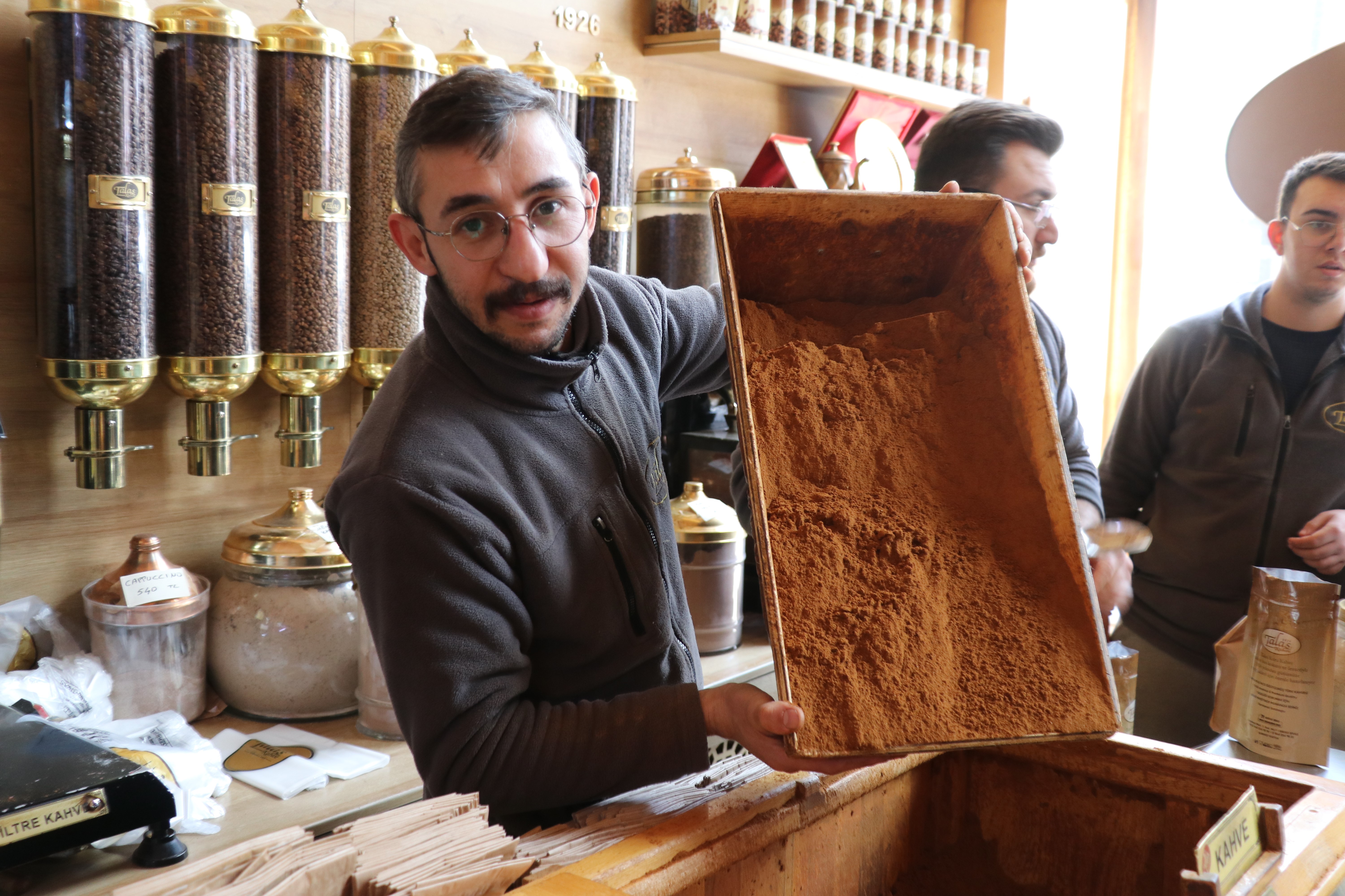Sivas'ta asırlık taş değirmende geleneksel kahve üretimi