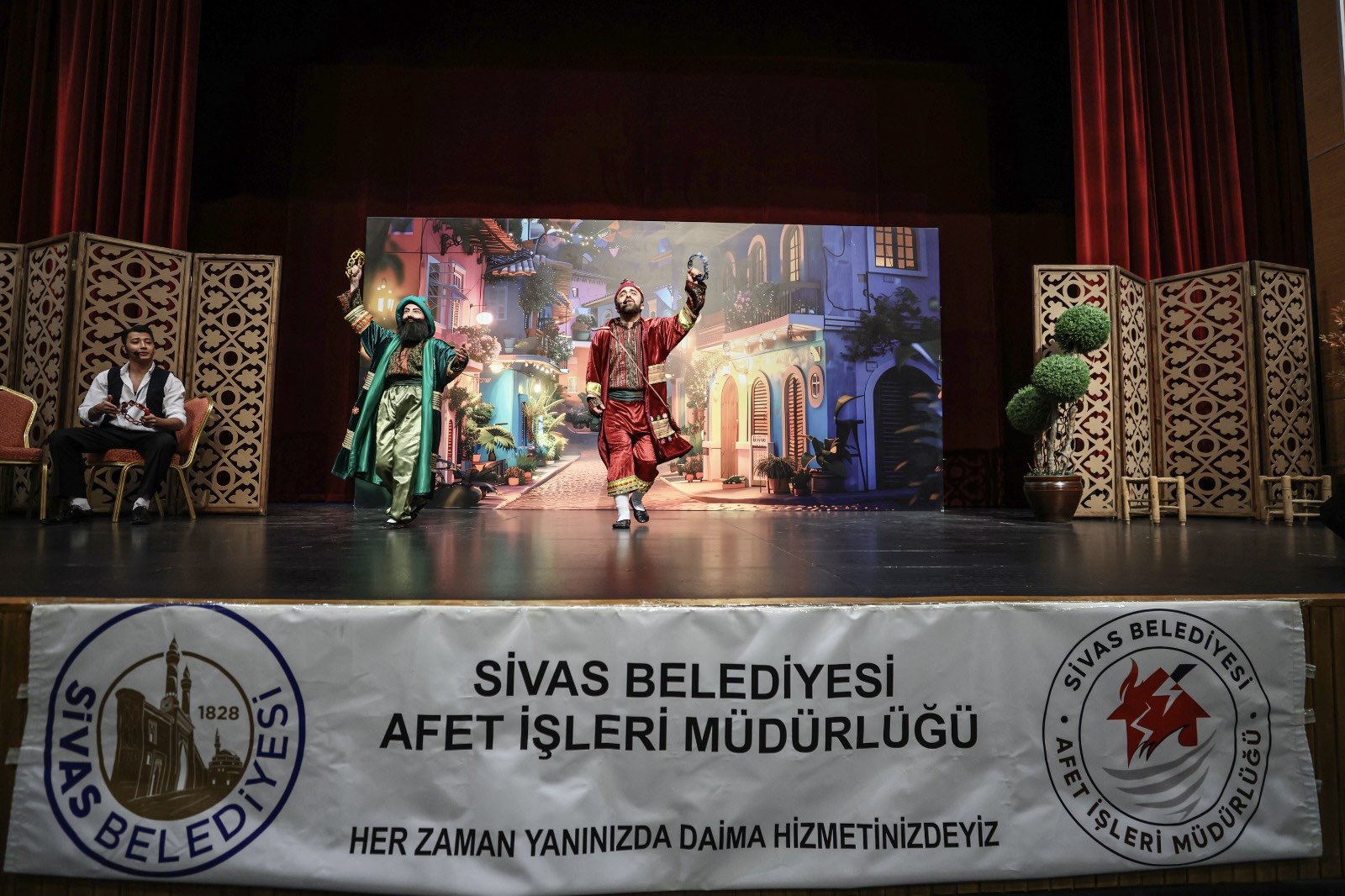 Sivas’ta minik öğrencilere Hacivat ve Karagöz ile afet eğitimi
