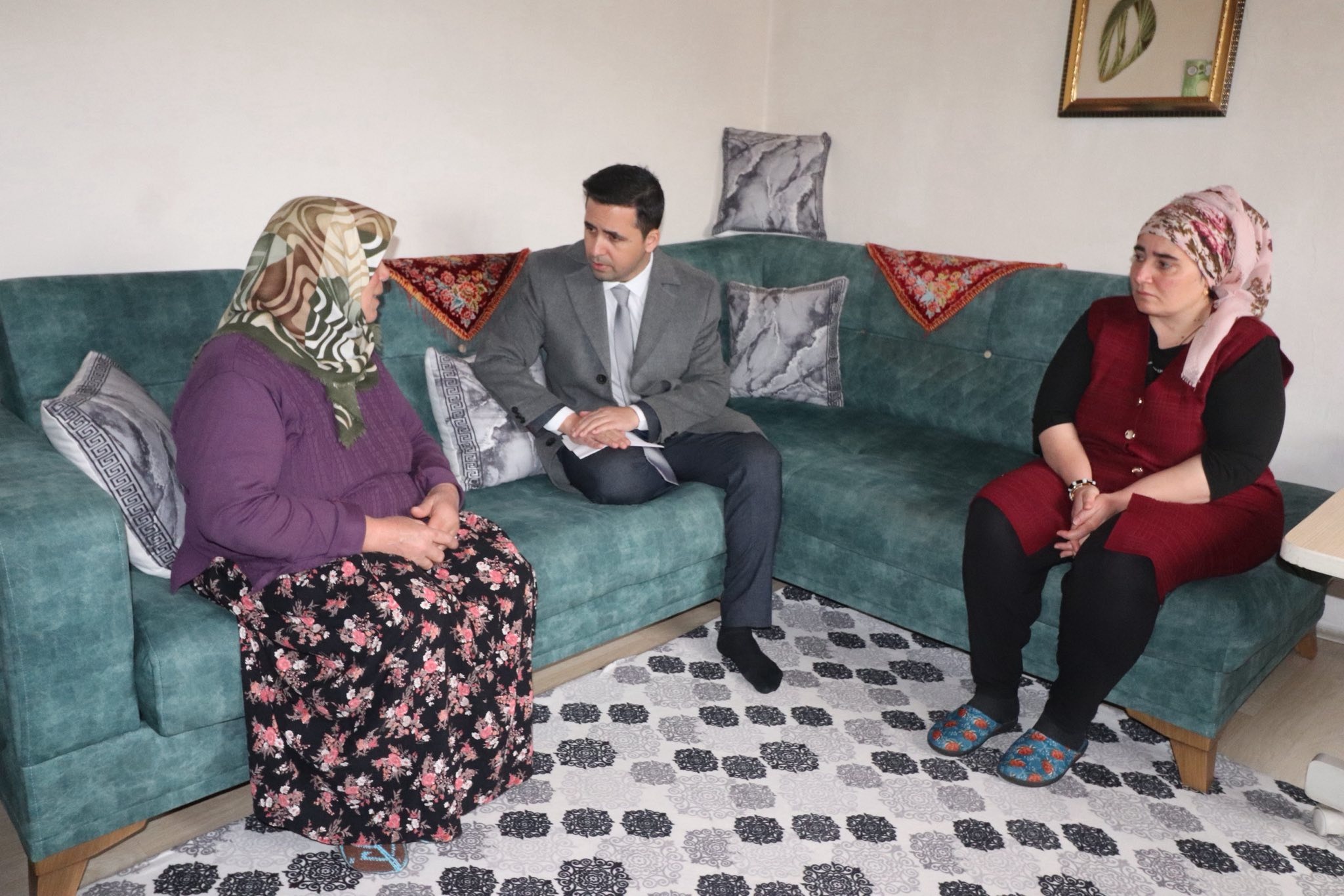 Suşehri Kaymakamı Yıldız, kapı kapı geziyor