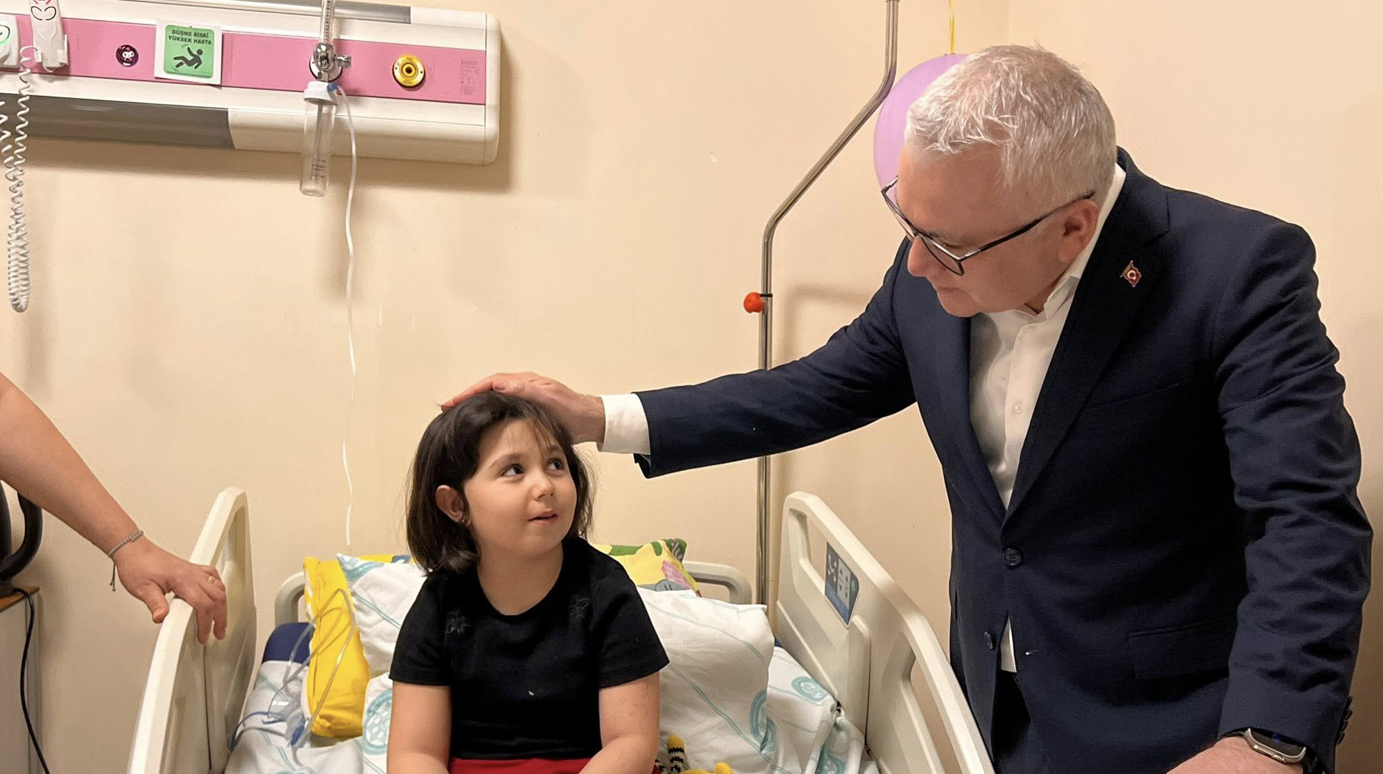 Minik hastalara moral ziyareti