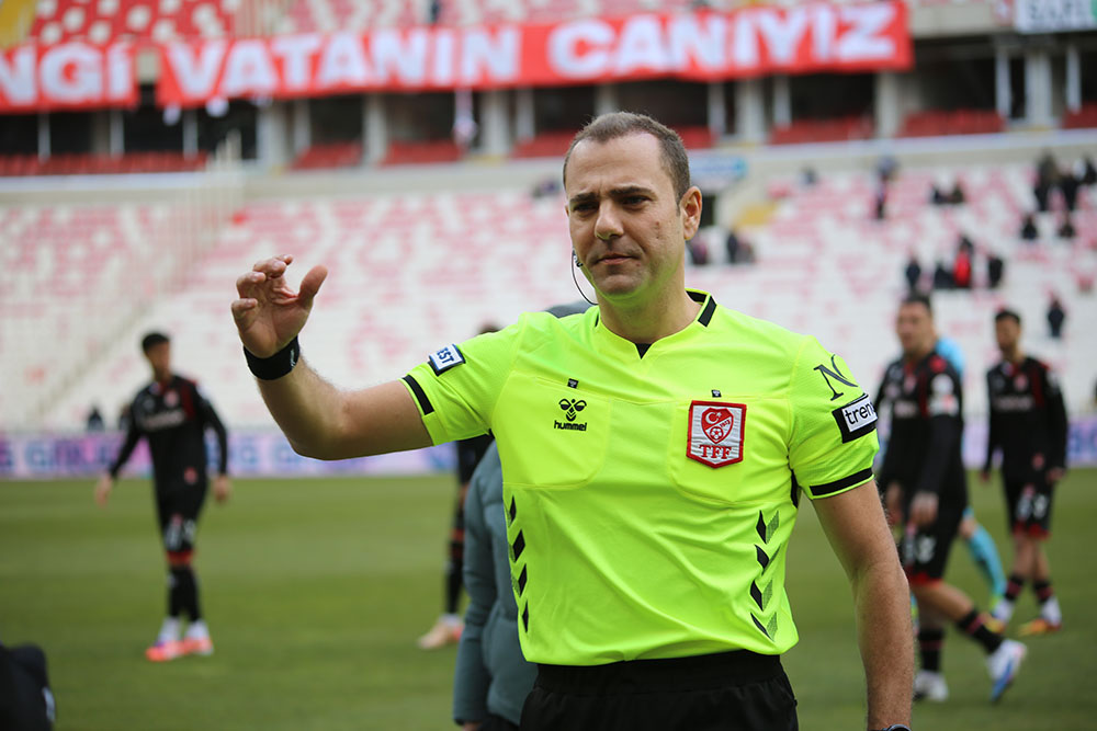 Sivasspor’dan hakem tepkisi! Kimsenin niyetini sorgulayacak değiliz ancak...