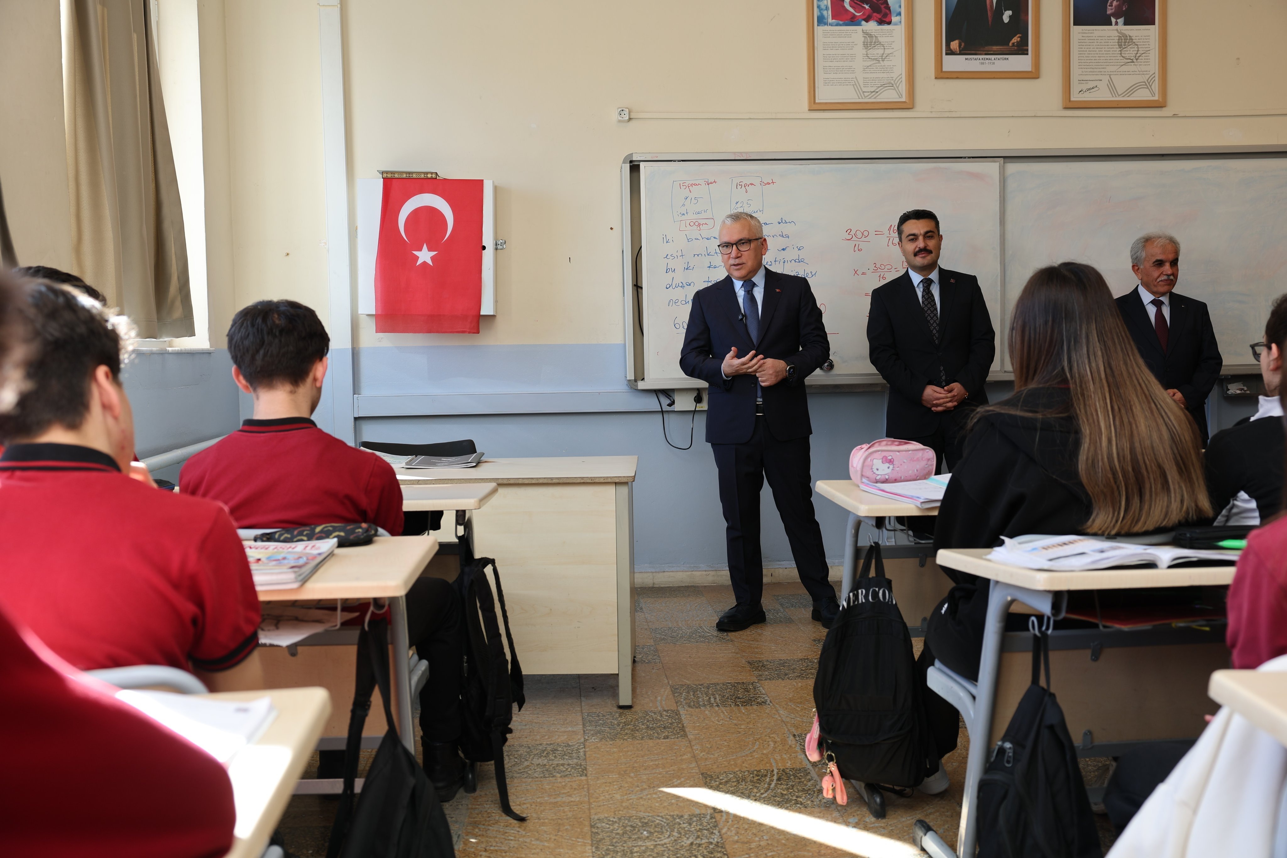 Vali Şimşek: Mesleki eğitim ve yabancı dil çok önemli