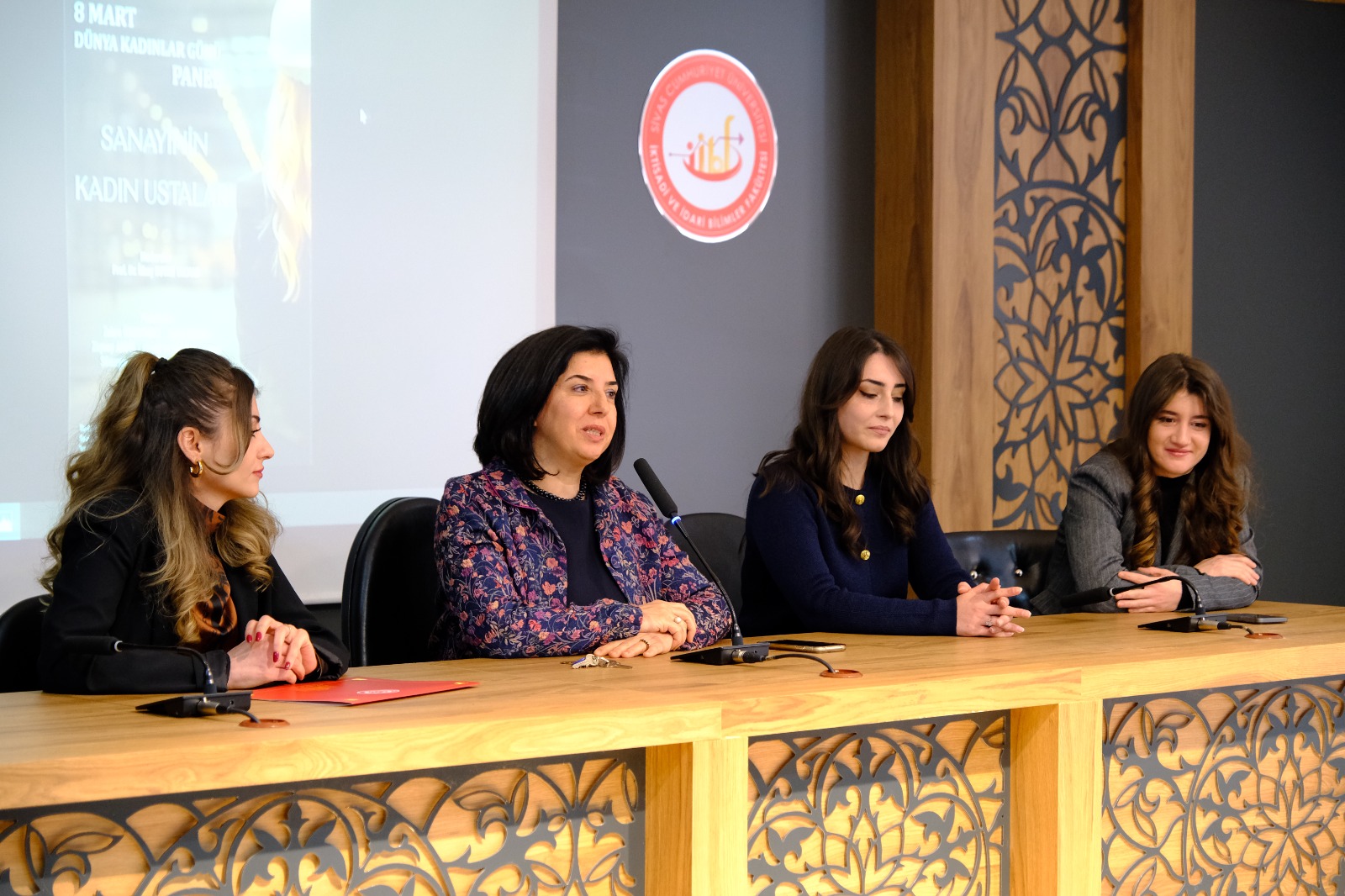 Kadın ustalar deneyimlerini öğrencilerle paylaştı