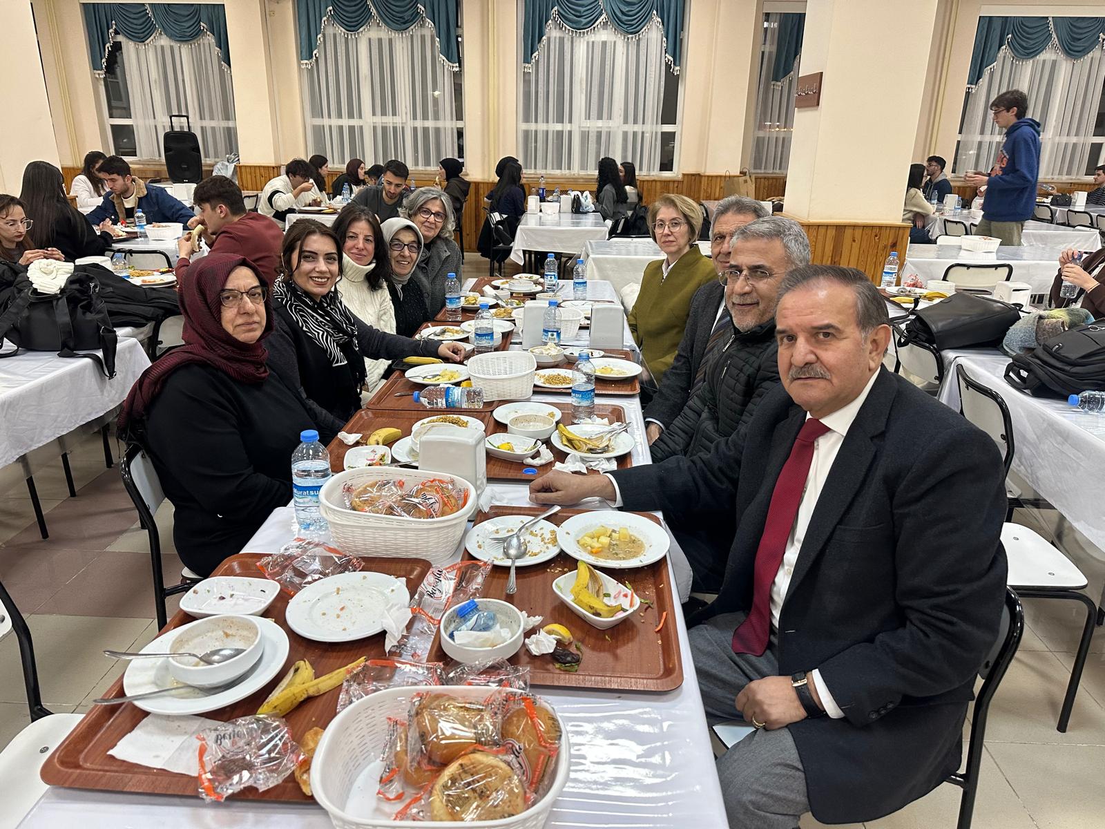 Sivas'ta merhum Dr. Hidayet Çolakoğlu anısına iftar