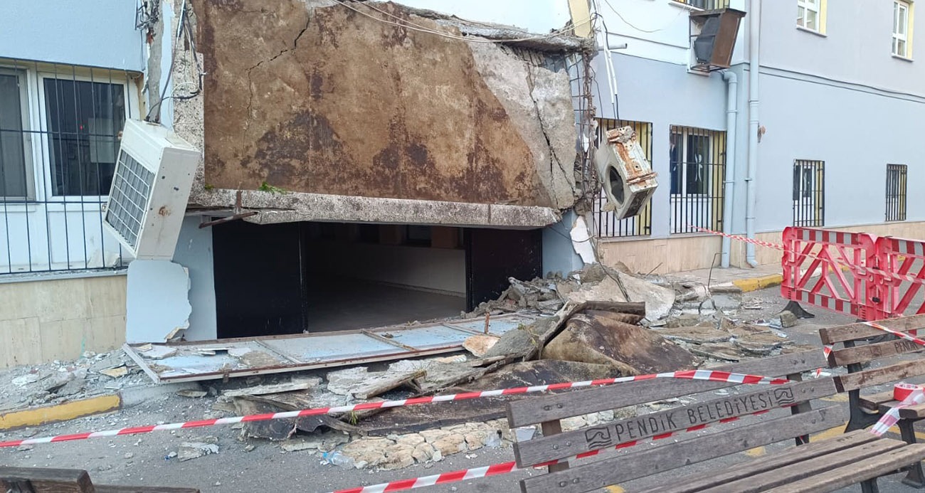 Okulun giriş saçağı çöktü