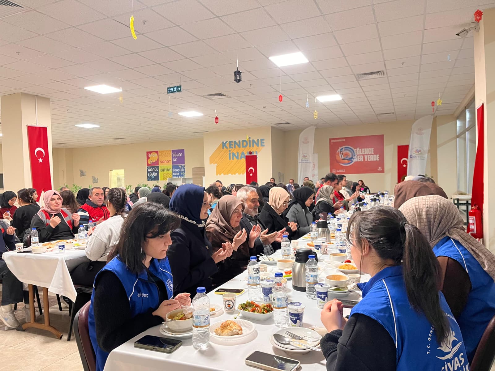 Şehit anneleri KYK’lı gençleri bağrına bastı