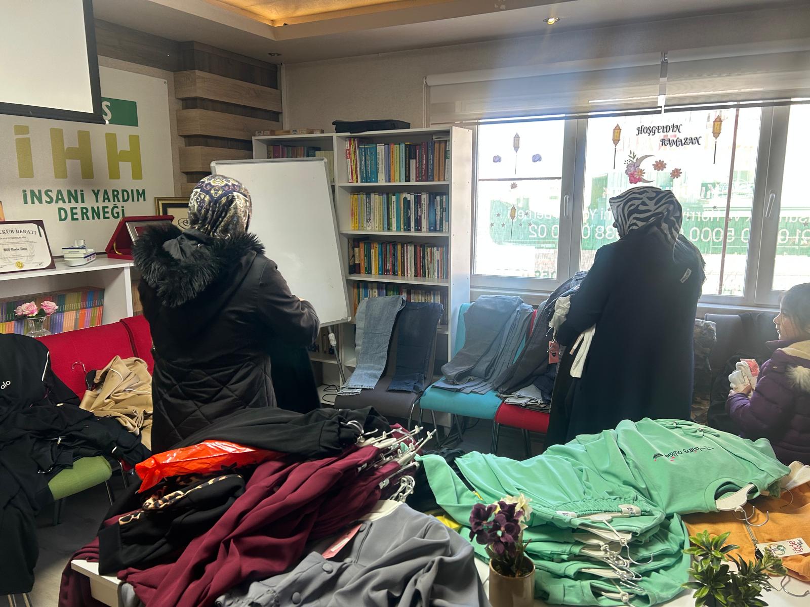 Sivas İHH, bayram öncesi çocukları sevindiriyor