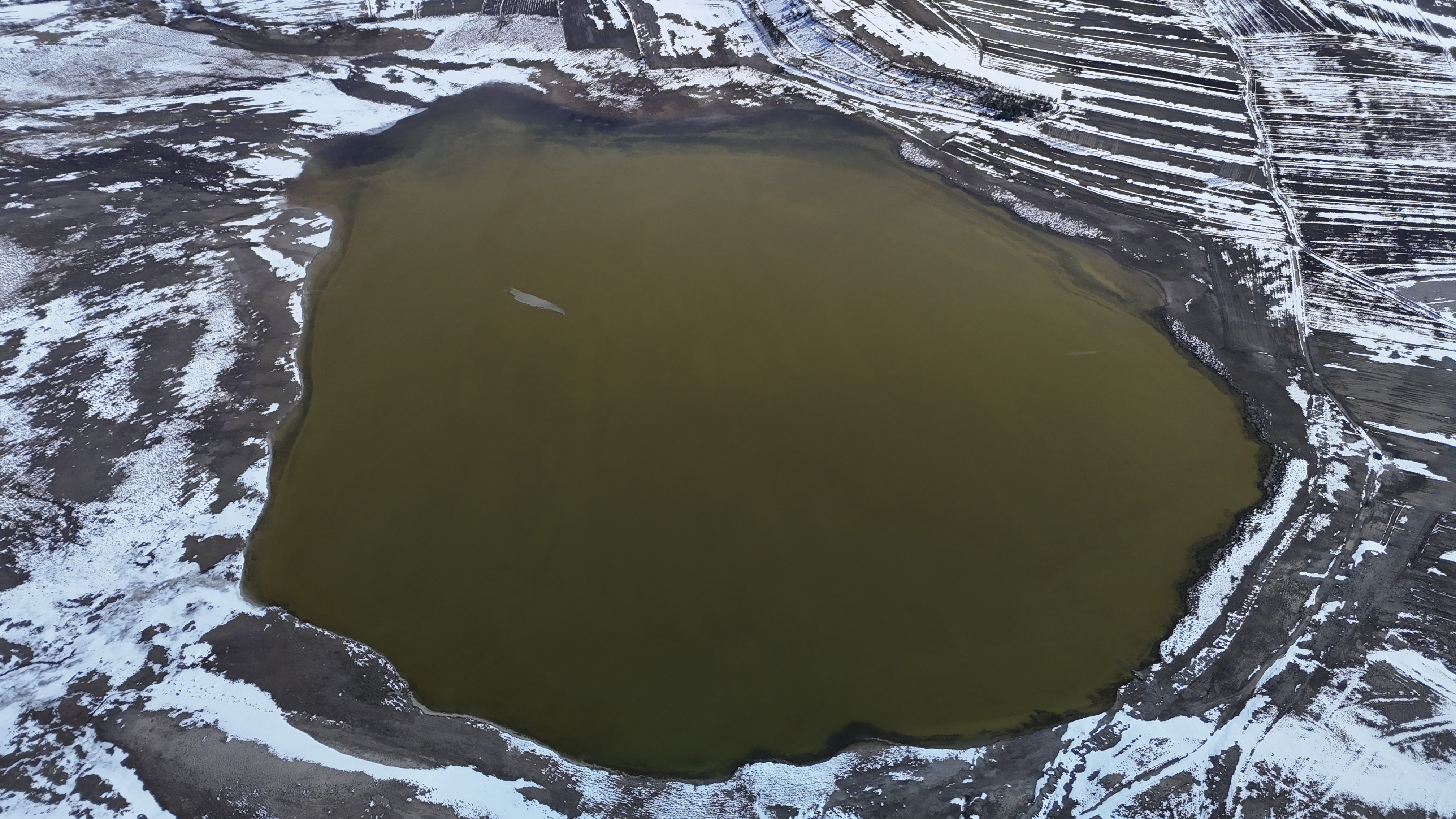 Sivas'ta tamamen kuruyan göl yeniden su tuttu